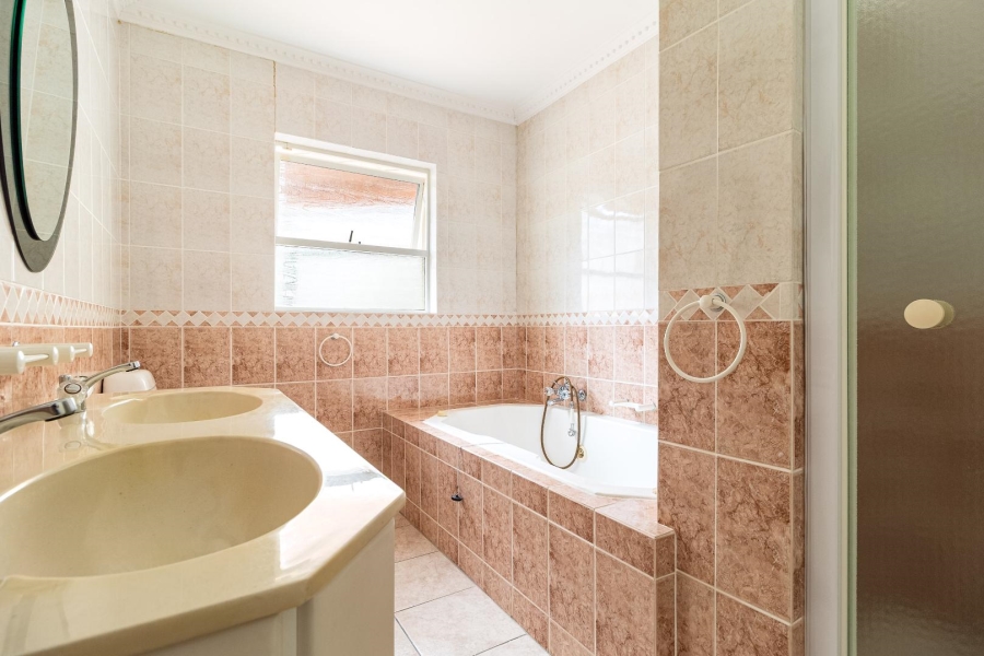 To Let 3 Bedroom Property for Rent in Newlands Western Cape